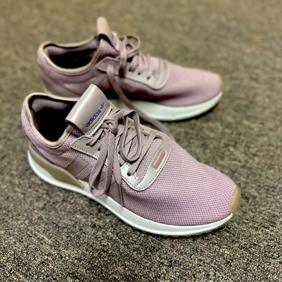 Women’s size 9 adidas sneakers! Purple 💜 - Picture 1 of 6